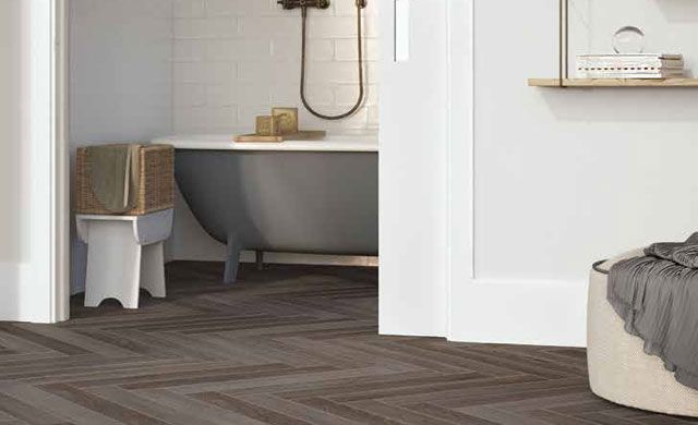 Fliesen In Holzoptik Designfliesen Ihr Fliesenleger Aus Weissenburg Fliesen Naturstein Schindler